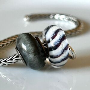 TROLLBEADS Set of 2 Grey Wolf LAA 925S NEW w SzilvaBeads Eagle Eye Gray Gemstone